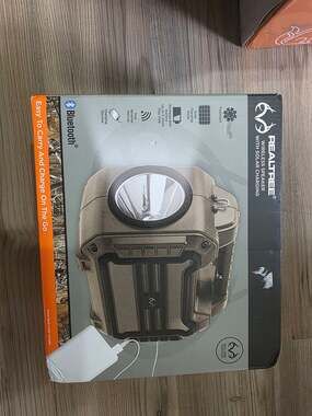 Realtree Wireless Speaker With Solar Charging Flashlight